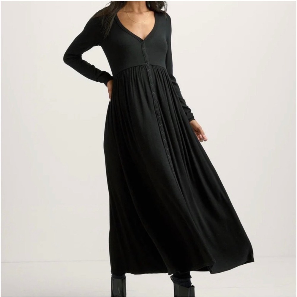Hatch Collection Nursing ribbed maxi dress dress black 1 maternity minimalist